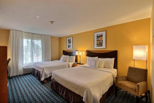 Ένα ή περισσότερα κρεβάτια σε δωμάτιο στο Fairfield Inn & Suites by Marriott Milwaukee Airport