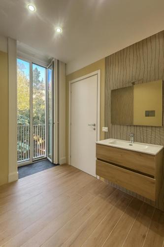 Yes I Know My Room - Foria
