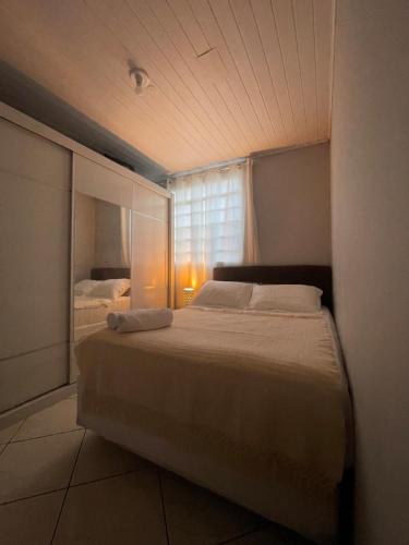 Ένα ή περισσότερα κρεβάτια σε δωμάτιο στο Casa Aconchegante em São João Del Rei