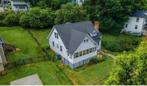 an aerial view of a white house at charming apartment at Lynchburg in Lynchburg