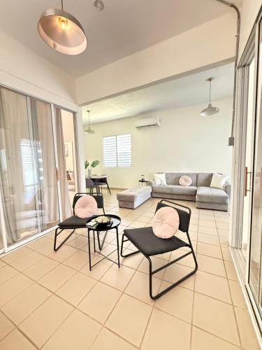 Posezení v ubytování Apartment Close to Beach & Private Parking