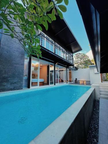a swimming pool in the backyard of a house at 3BR Villa mit Pool, Villa Jovino, Jameja Kerobokan in Kerobokan