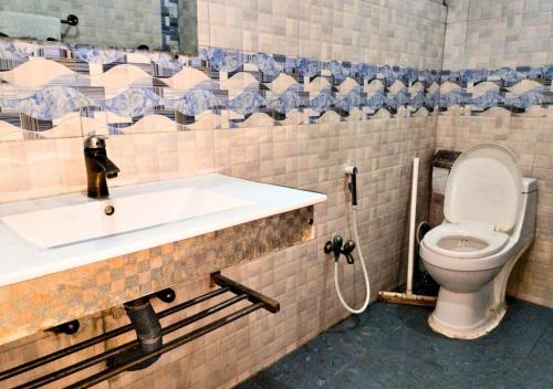 Un baño de Quick continental Hotel - Jail Road