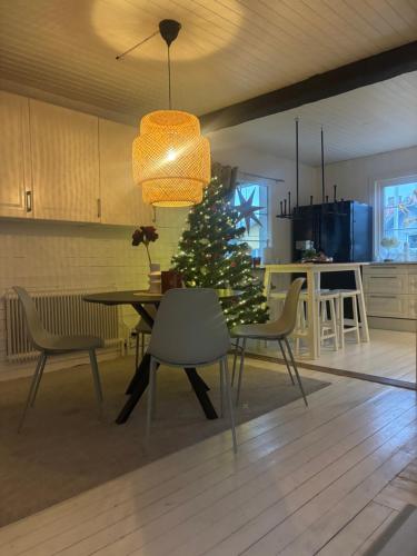 Una televisión o centro de entretenimiento en Villa Fredsstigen