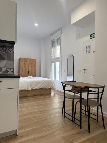 Apartamento Justo al lado de la Estación de Tren y Bus María Zambrano