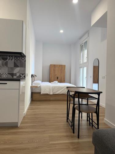 Apartamento Justo al lado de la Estación de Tren y Bus María Zambrano