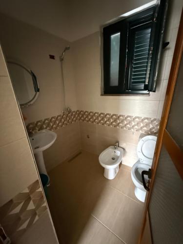 Ένα μπάνιο στο Streha Pishave