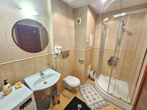 Ένα μπάνιο στο PALAZZO FAMILY SUITE Sunny beach