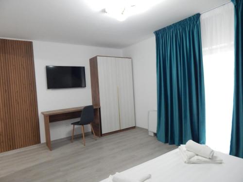 En eller flere senge i et værelse på Pensiunea Ramedal