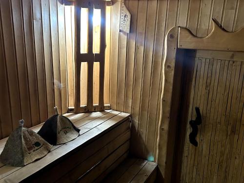 Et badeværelse på Садиба Ярок на 10 осіб баня манга дрова входять у вартість також неподалік є чан