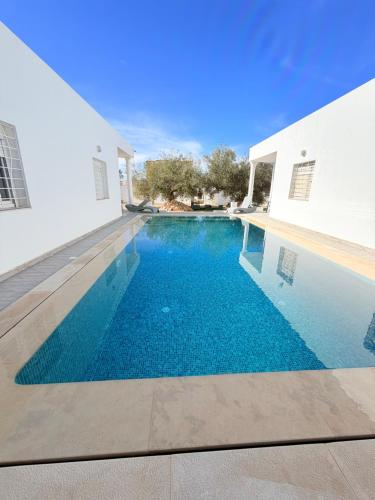 Bazén v ubytování Résidence Azur Djerba nebo v jeho okolí