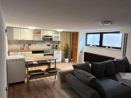 a living room with a couch and a kitchen at Ferienwohnung Korbach in Korbach