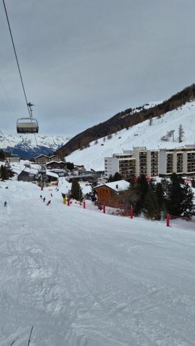 4 Valleys Ski In