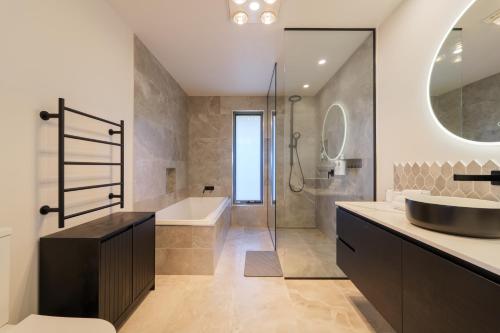 Ένα μπάνιο στο Dansons on The Hill