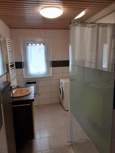 Ένα μπάνιο στο Gîte des Tourtereaux proche Europapark et Rulantica