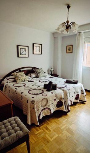 En eller flere senge i et værelse på Nice, classy apartment