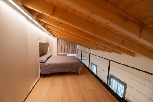 a bedroom with a bed in a room at Sarius Relais in Seriate