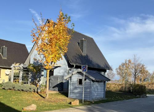 a house with a no parking sign in front of it at Haus TimpeTe am Breetzer Bodden in Vieregge