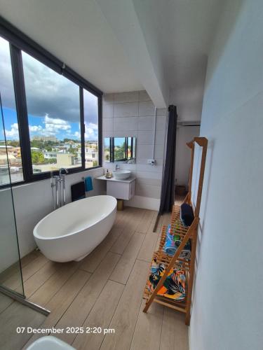 Lovely 2-bedroom apartment near beach