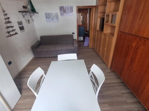 Et opholdsområde på Monolocale residence Paradiso Aremogna