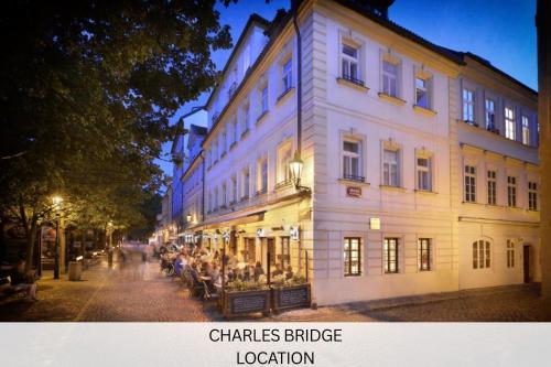 Hotel At the Golden Scissors