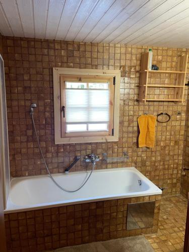 Un baño de Landhausidylle - Natur & Komfort