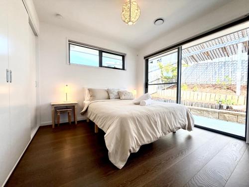 Ένα ή περισσότερα κρεβάτια σε δωμάτιο στο Dansons on The Hill