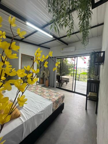 Cama o camas de una habitación en Cabañas Flor Del Monte