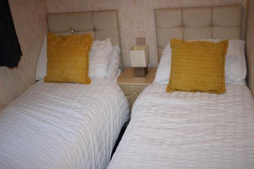 Кровать или кровати в номере Annandale skegness