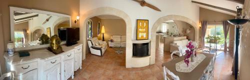 Μια τηλεόραση ή/και κέντρο ψυχαγωγίας στο Villa Nans