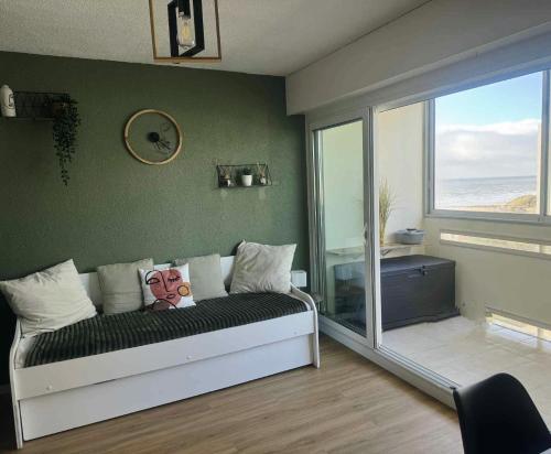 Χώρος καθιστικού στο L'Emeraude, les pieds dans l'eau