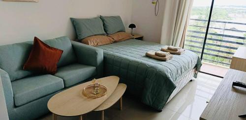 Кровать или кровати в номере One Kaizer at Uptown