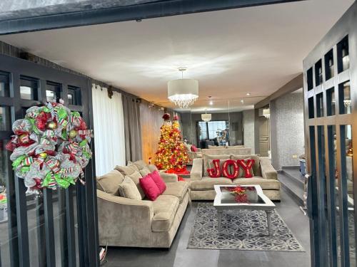 a living room with a christmas tree and couches at Residencia en Apodaca Nuevo León in Monterrey