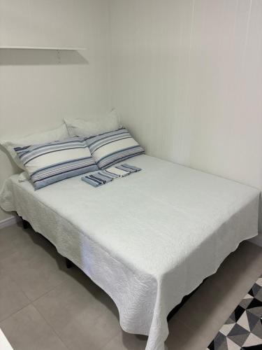 Кровать или кровати в номере Container moderno 30 metros da praia Beto carrero