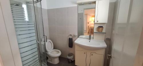 Ένα μπάνιο στο Serenity Dominicus