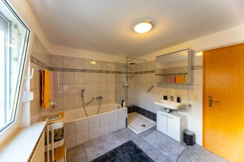 Et badeværelse på Fewo Herbrechtingen