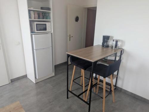 Ảnh trong thư viện ảnh của Grande chambre et salle de bain privée et balcon ở Strasbourg