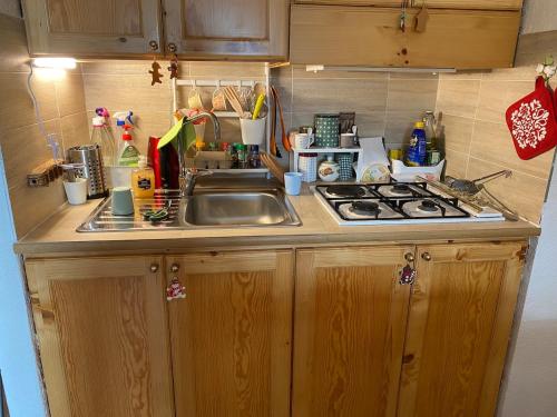 Una cocina o cocineta en Casetta di montagna