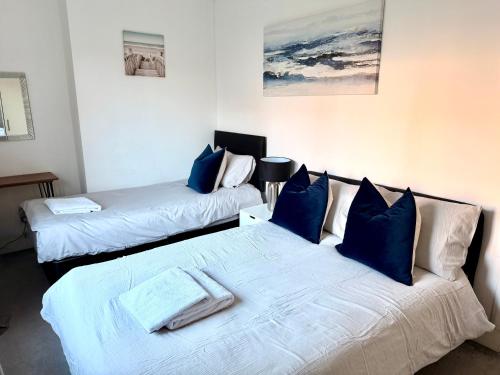 South Gyle House - SuperFast WiFi and Free Parking - 7 minutes from Edinburgh Airport photo 11
