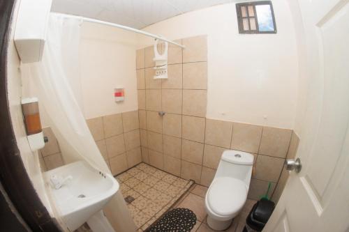 Ένα μπάνιο στο Crystal Beach Hotel