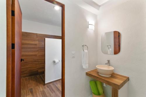 Ένα μπάνιο στο Casa Quinta Luna Guest house Near to Cancun air port