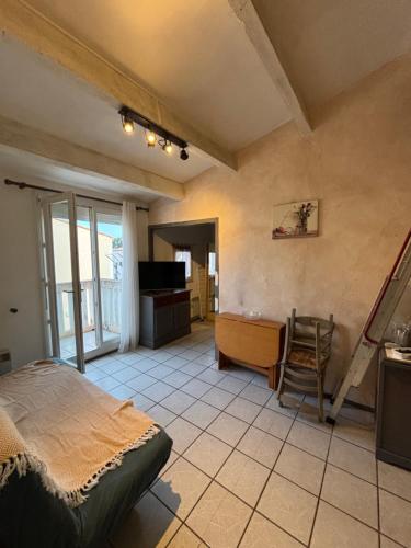 En eller flere senge i et værelse på Le Petit Coin de Noël