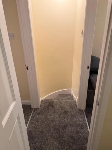 a hallway with a door leading into a room at 3-Bed Home, Free Parking, Smart TV,Family & Business Ready in Slough