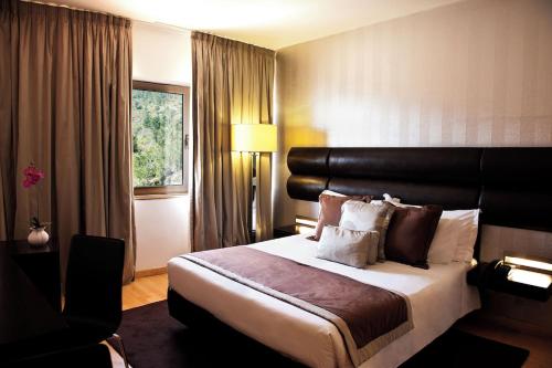 Ένα ή περισσότερα κρεβάτια σε δωμάτιο στο Hotel Carqueijais - Serra da Estrela