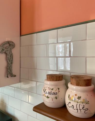two vases sitting on a shelf in a room at Casa Borgo in Montasola