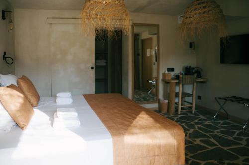 Ένα ή περισσότερα κρεβάτια σε δωμάτιο στο Le Domaine de la mer - Beach hotel Nature&Authenticité Hyères