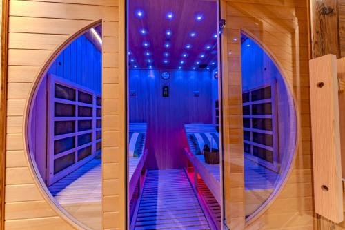 Fotografie z fotogalerie ubytování Luxurious Chalet with Sauna & Jacuzzi in Megeve v destinaci Megève