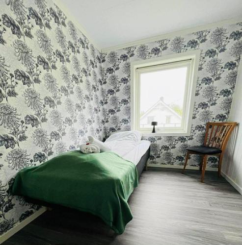 Postel nebo postele na pokoji v ubytování KB Storhaugen House - Sørvågen