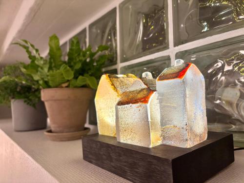 a group of slices of cake sitting on a shelf at Sundsvall By M - Basement Studio in Sundsvall