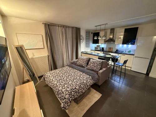 Postel nebo postele na pokoji v ubytování Le Cosy duplex-3p-2beds-free parking